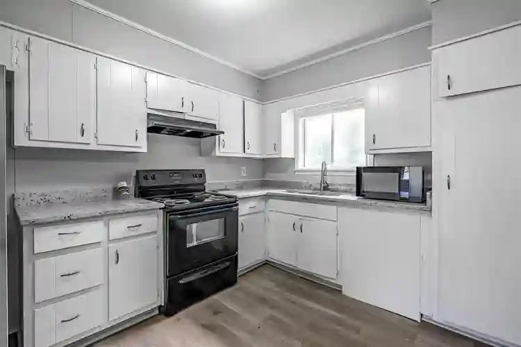 7 BR in Riverdale