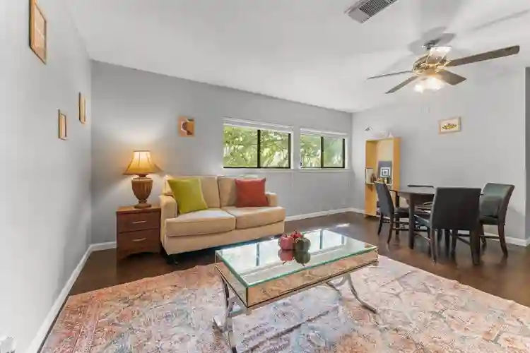 5 BR in Converse