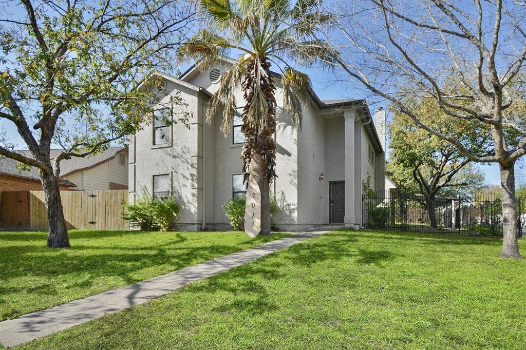 5 BR in Converse