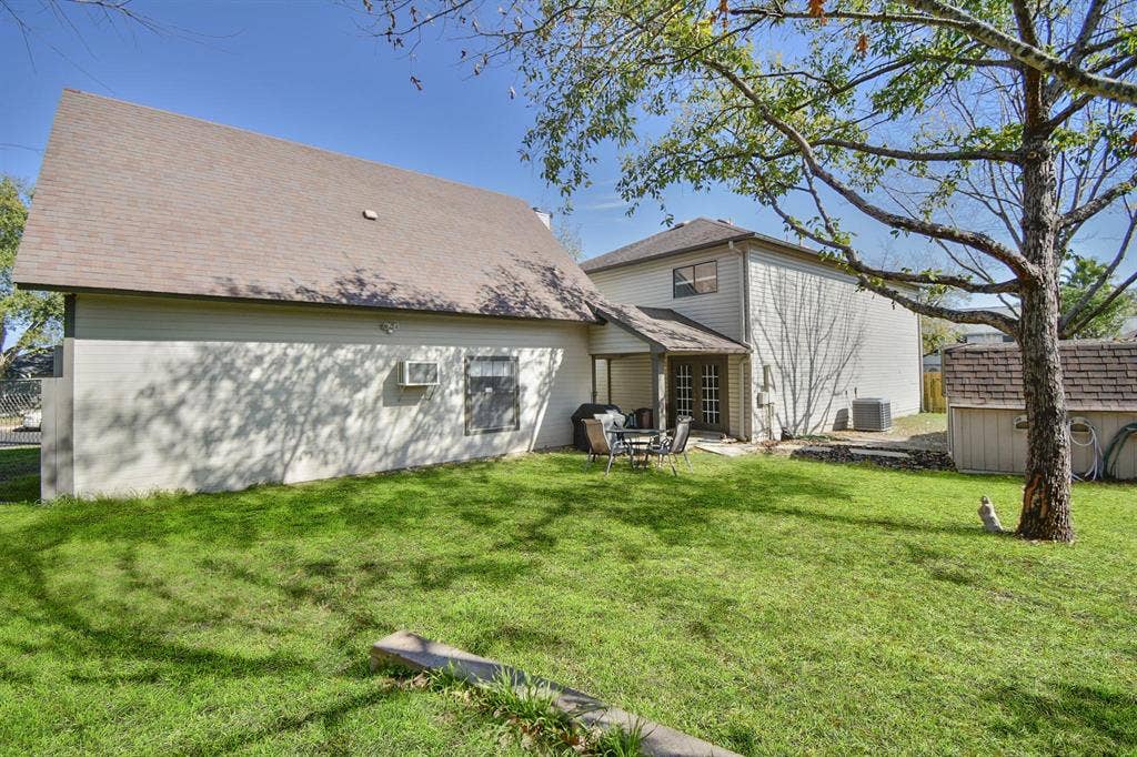5 BR in Converse
