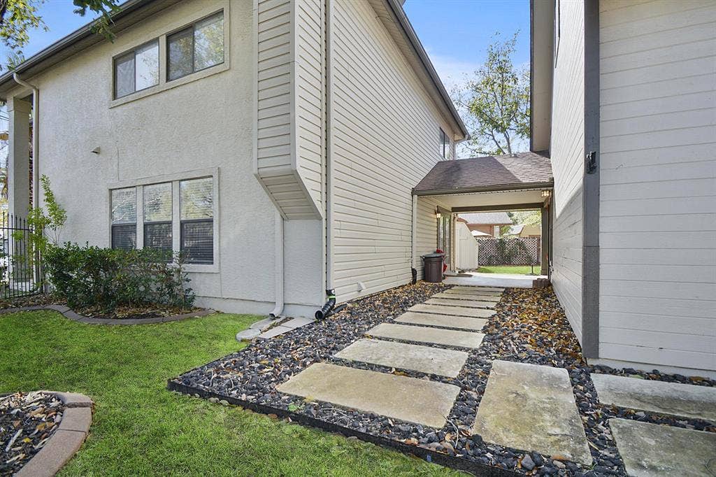 5 BR in Converse