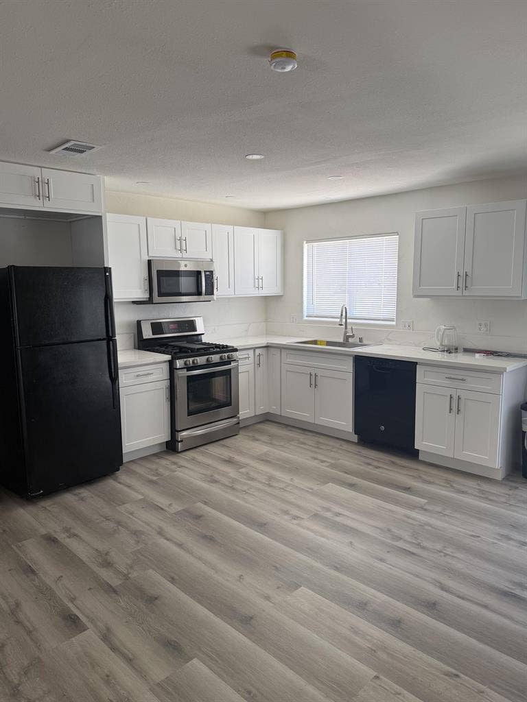 9 BR in Las Vegas