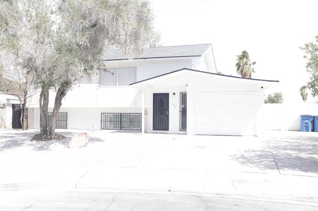 9 BR in Las Vegas
