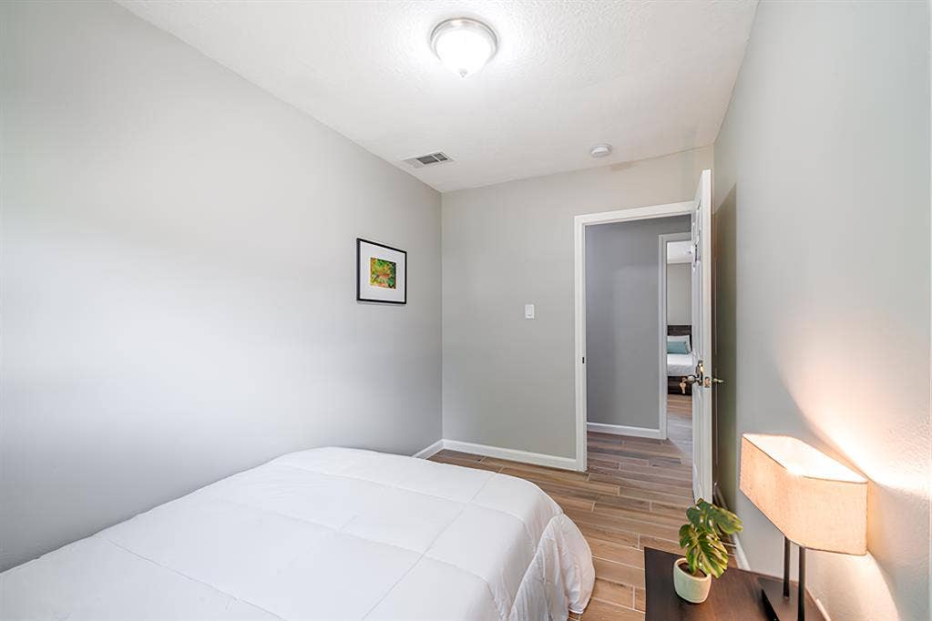 8 BR in Houston