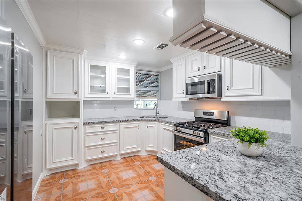 8 BR in Houston