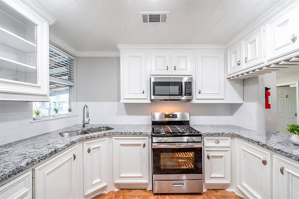 8 BR in Houston