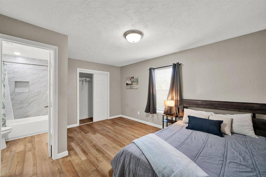8 BR in Houston