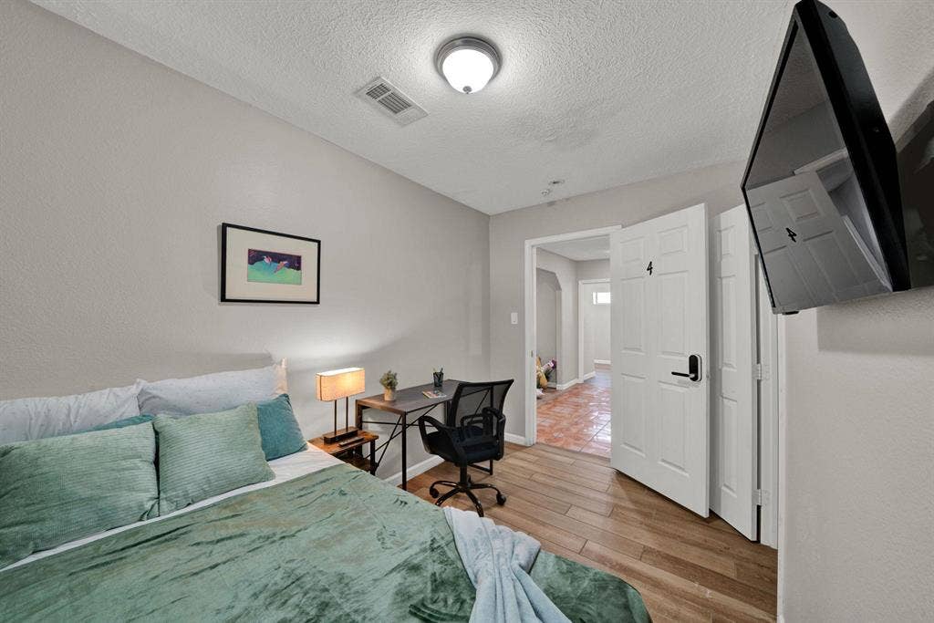 8 BR in Houston
