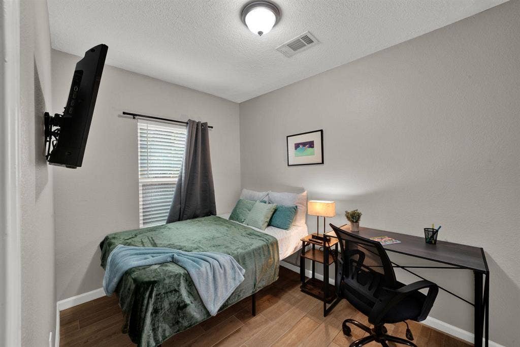 8 BR in Houston