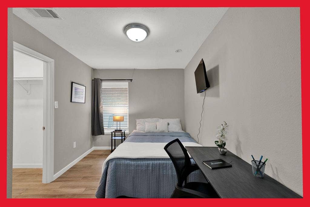8 BR in Houston