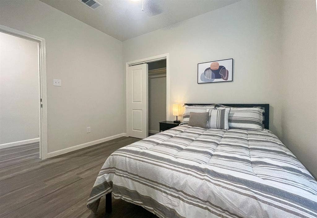7 BR in Houston