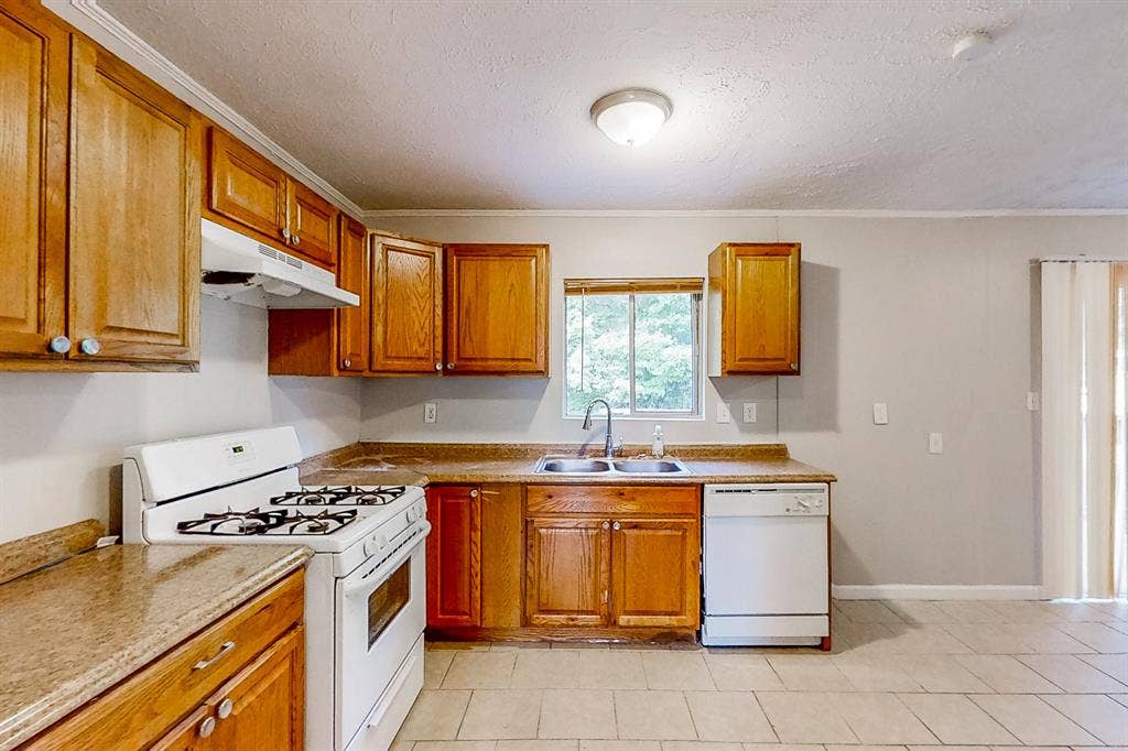 5 BR in College Park