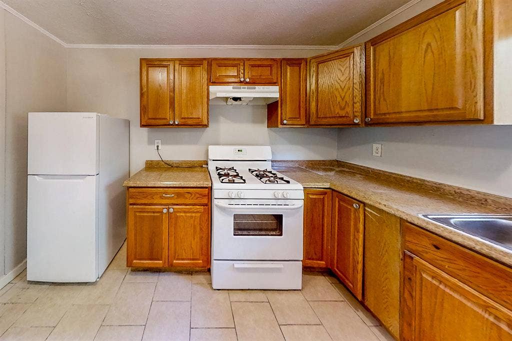 5 BR in College Park