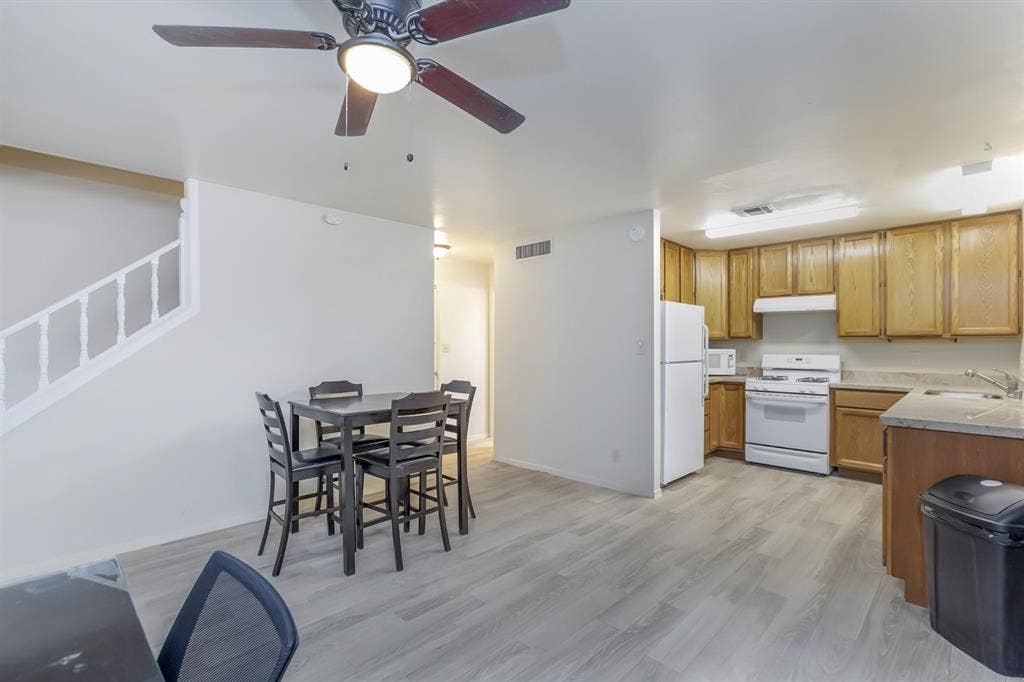 8 BR in Las Vegas