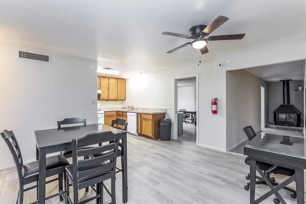 8 BR in Las Vegas