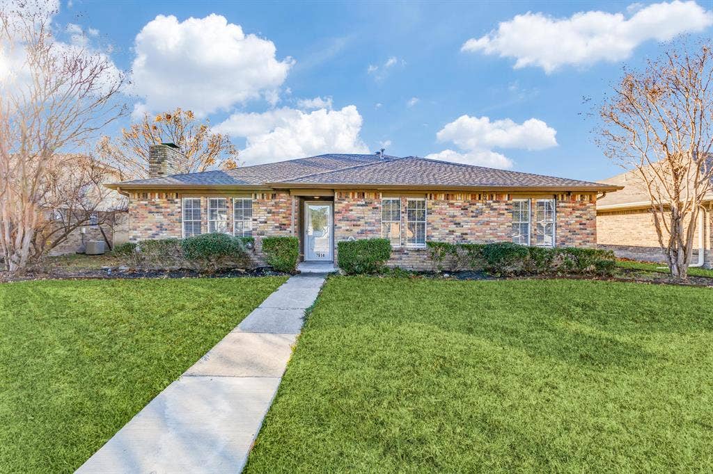 8 BR in Rowlett