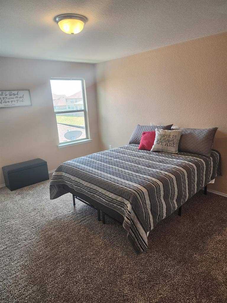 6 BR in Converse