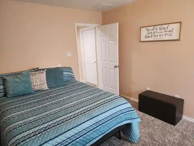 6 BR in Converse