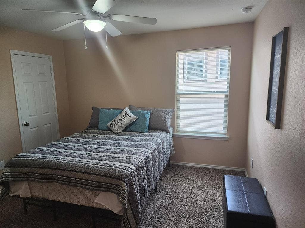 6 BR in Converse