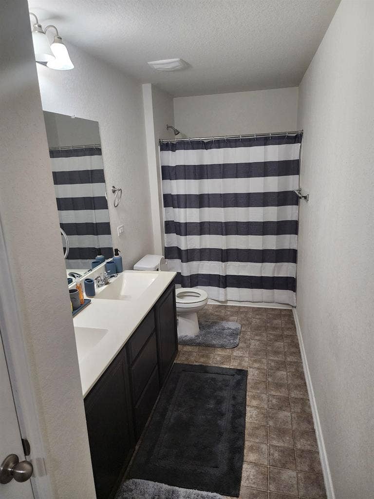6 BR in Converse