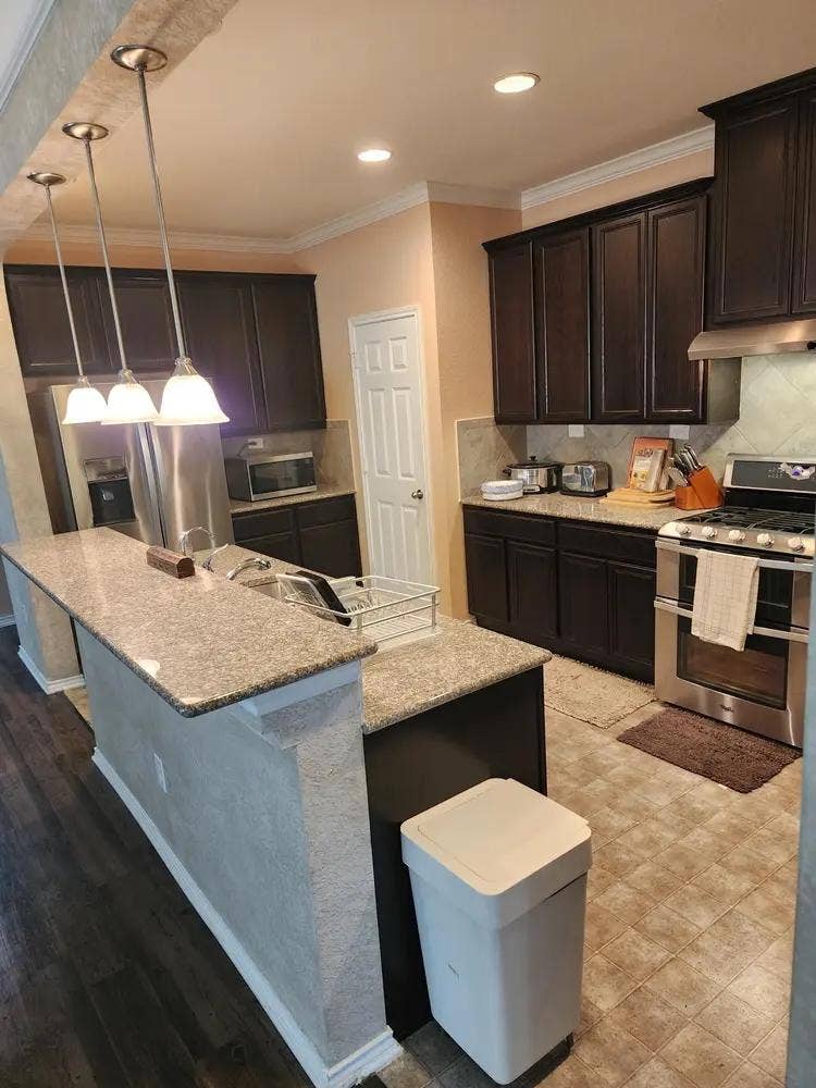 6 BR in Converse