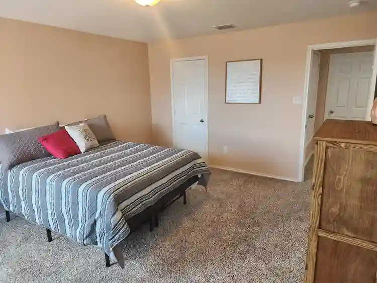 6 BR in Converse