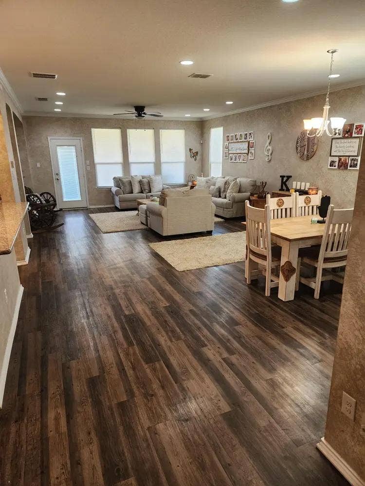 6 BR in Converse