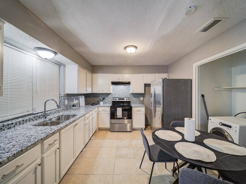 7 BR in Dallas