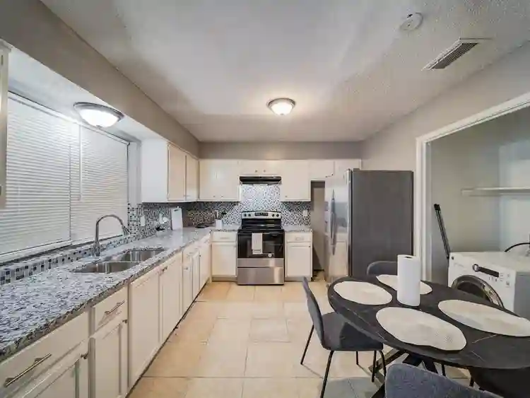 7 BR in Dallas