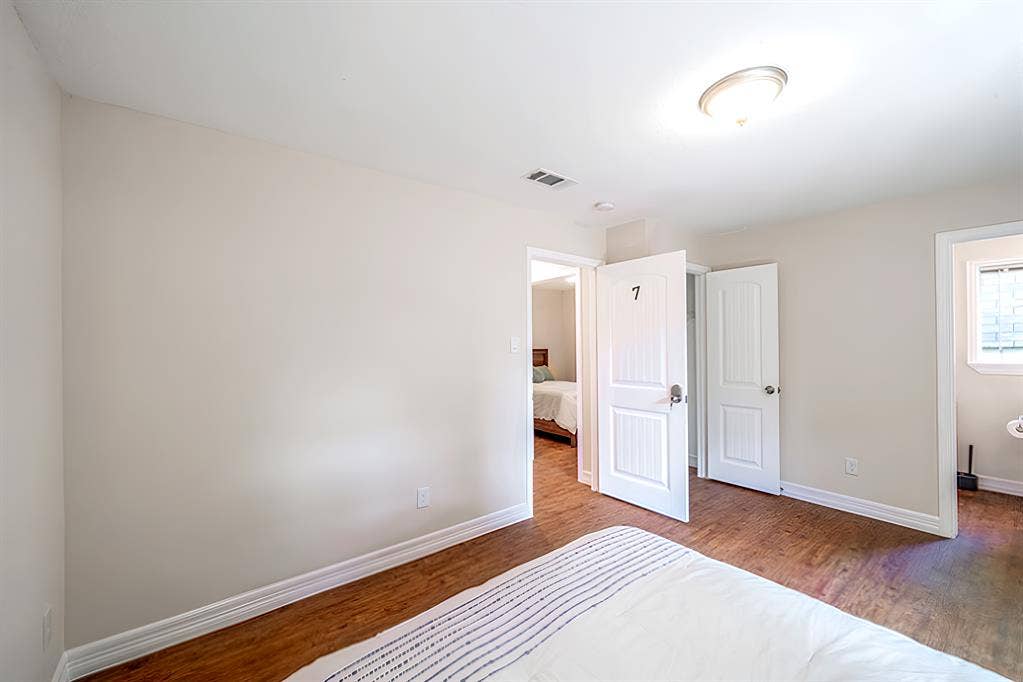 7 BR in Houston