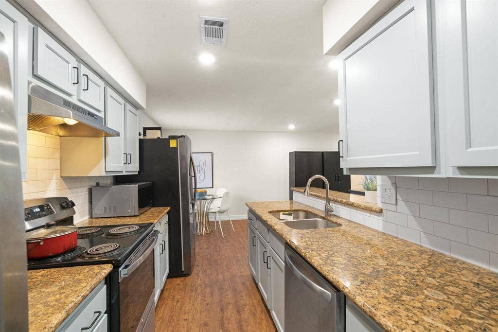 7 BR in Houston