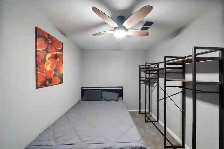 7 BR in Houston