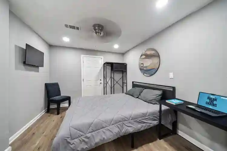 7 BR in Houston