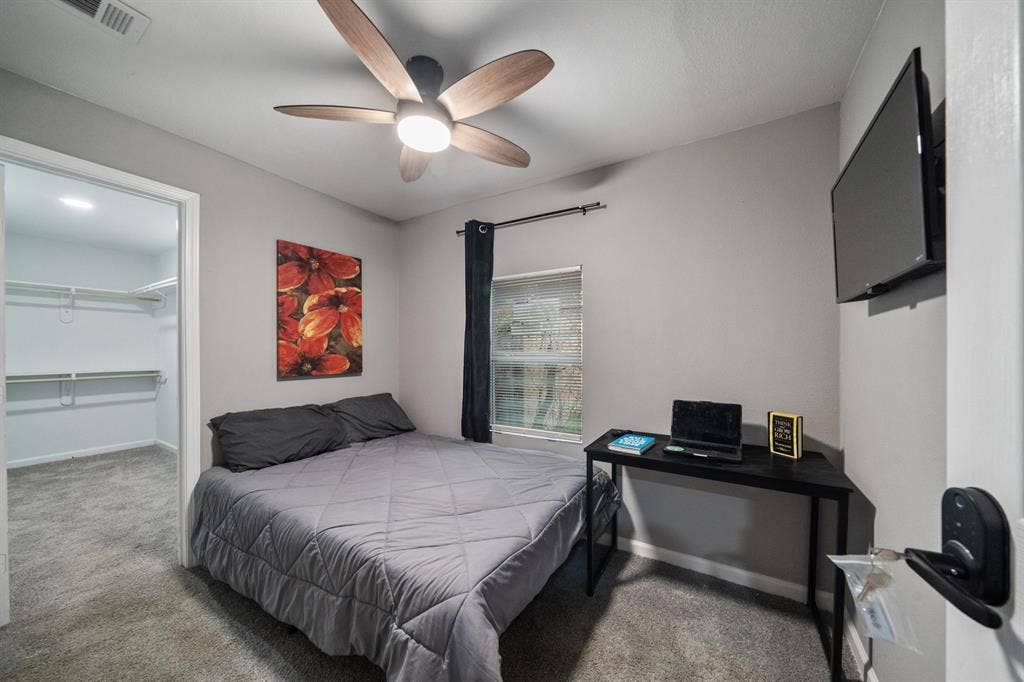7 BR in Houston