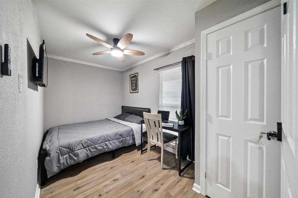 7 BR in Houston