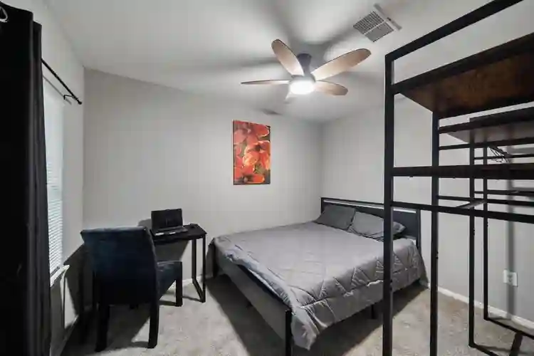 7 BR in Houston