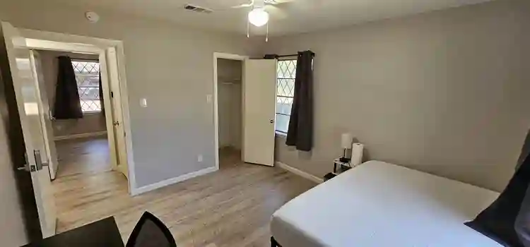 9 BR in Houston