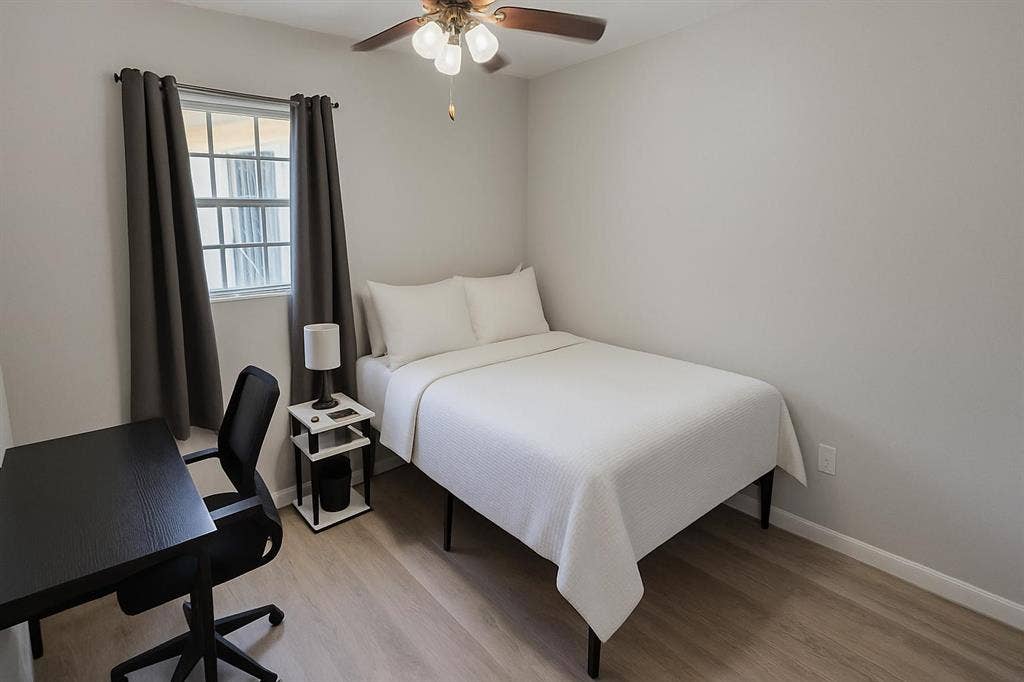 9 BR in Houston
