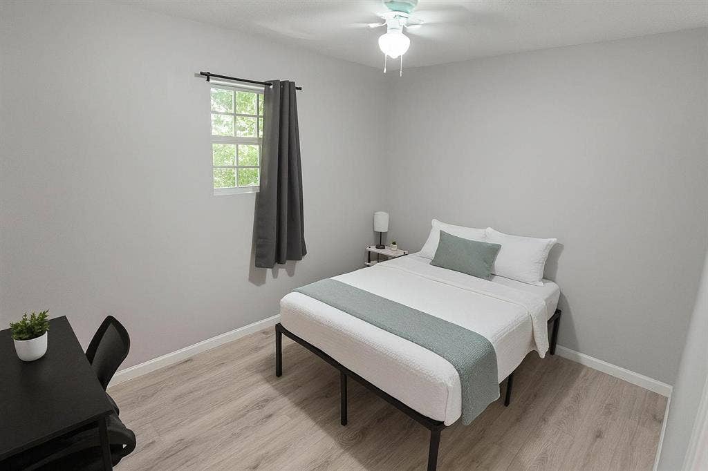 9 BR in Houston
