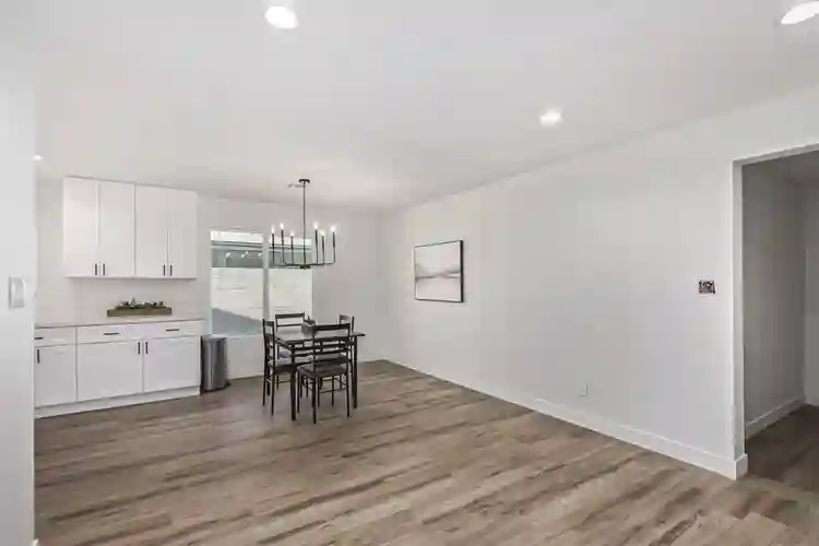10 BR in Glendale