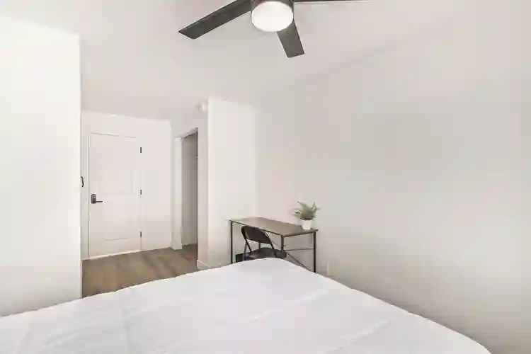 10 BR in Glendale