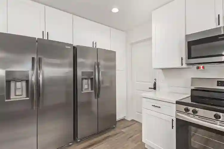 10 BR in Glendale