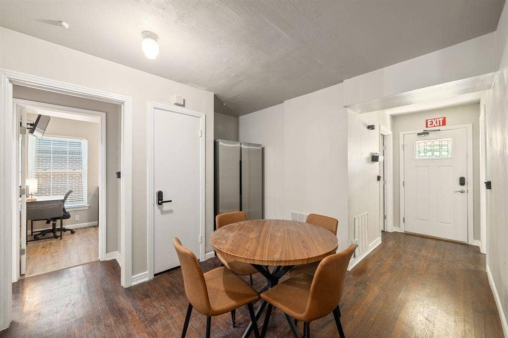 8 BR in Dallas