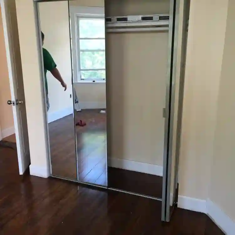 3 Rooms in Eastie.Utilities incld.