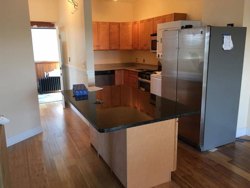 3 Rooms in Eastie.Utilities incld.