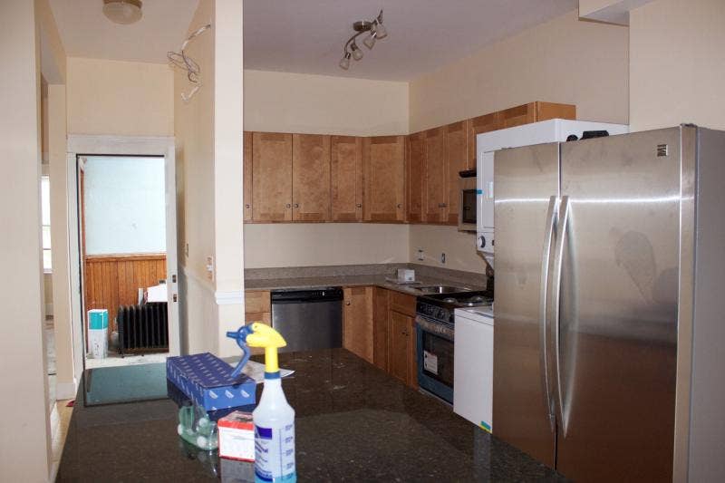3 Rooms in Eastie.Utilities incld.