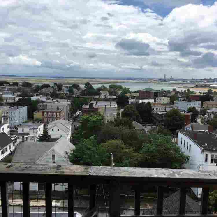 3 Rooms in Eastie.Utilities incld.