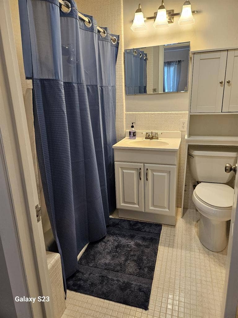 Pocket area master bedroom for rent