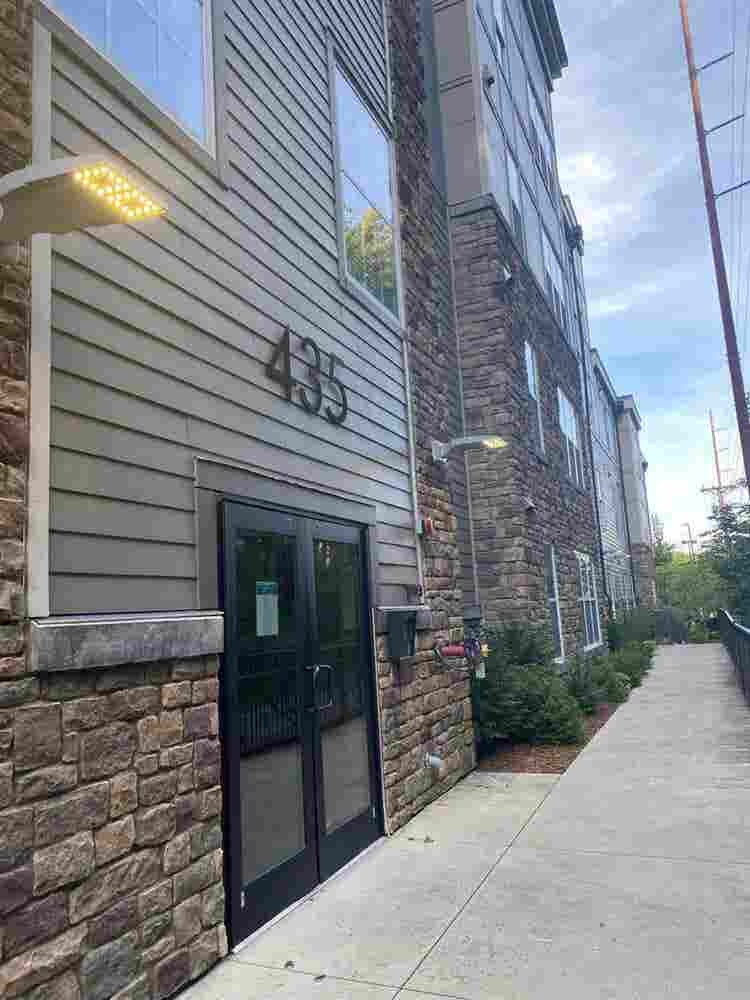 Apartment for sublease: Spring