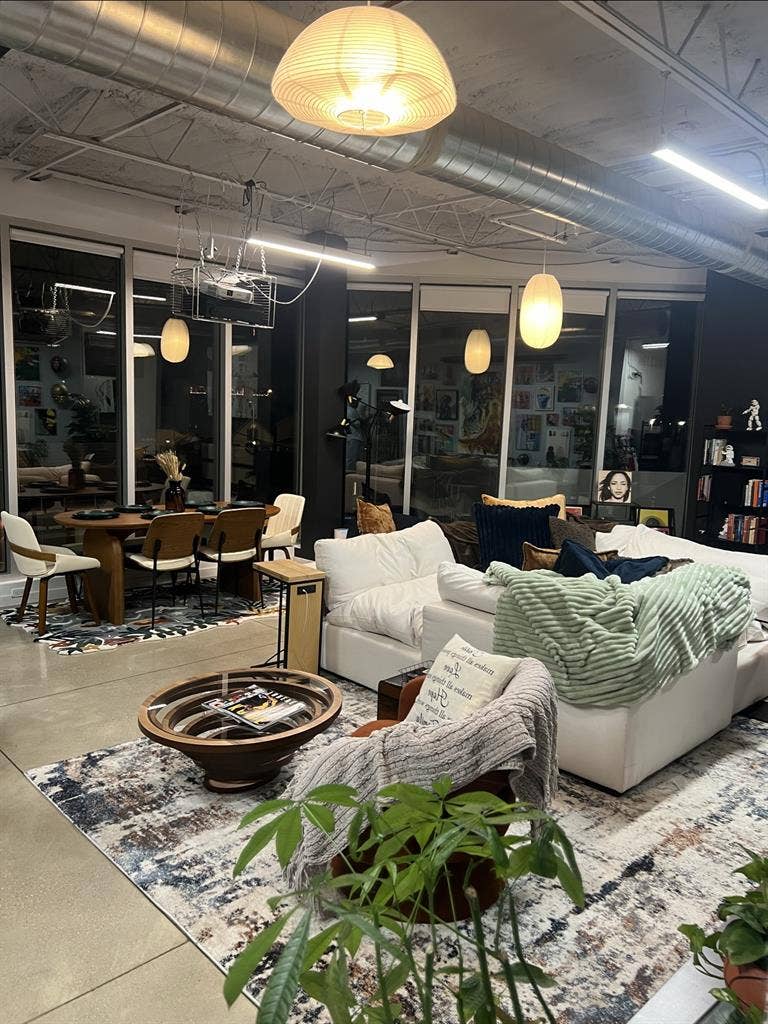 Modern 
 BA Loft Style Apt